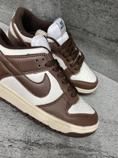 Tênis Nike Dunk Low Marrom na internet