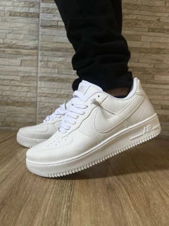Nike Air Force 1 White na internet