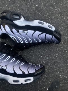 Tenis Air Max TN Plus Black Metallic Silver - Zk imports