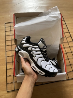 Tenis Nike Air Max Tn Plus Oreo White na internet