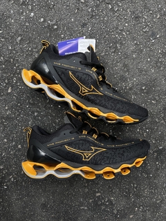 Mizuno Prophecy 13 Preto e Laranja na internet