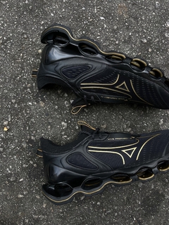 Mizuno Prophecy 14 Preto e Dourado - comprar online