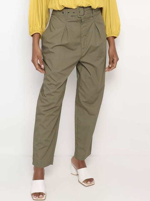 Calça Carrot Cropped Hering - Verde Militar e Conforto na Revoluse