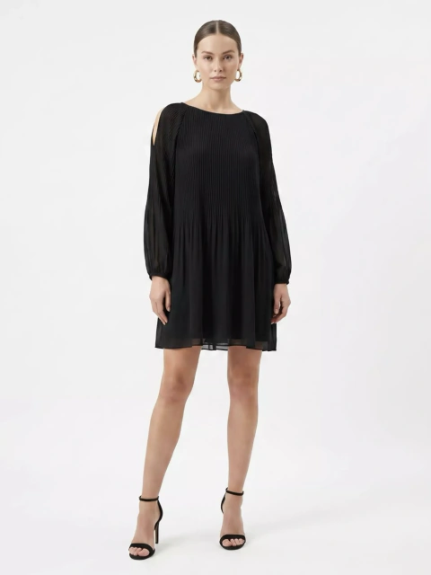 Vestido Iódice Curto Chiffon Plissado Preto Cold Shoulder na Revoluse