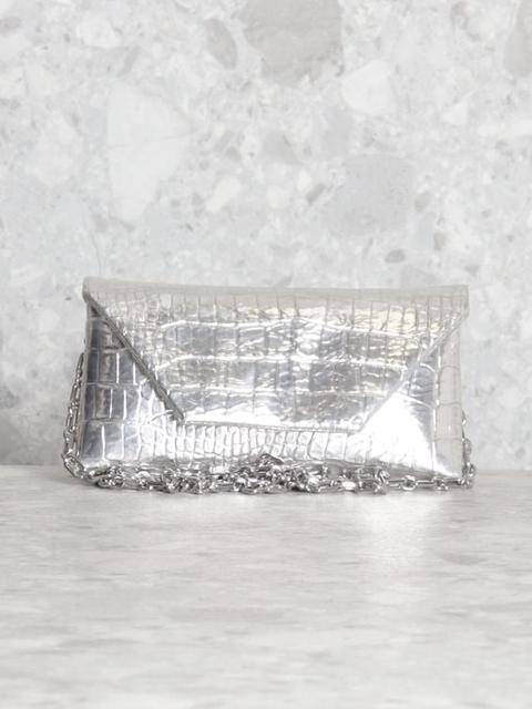 Bolsa Zara Clutch Prateada Texturizada com Alça de Corrente – Acessório Moderno e Elegante
