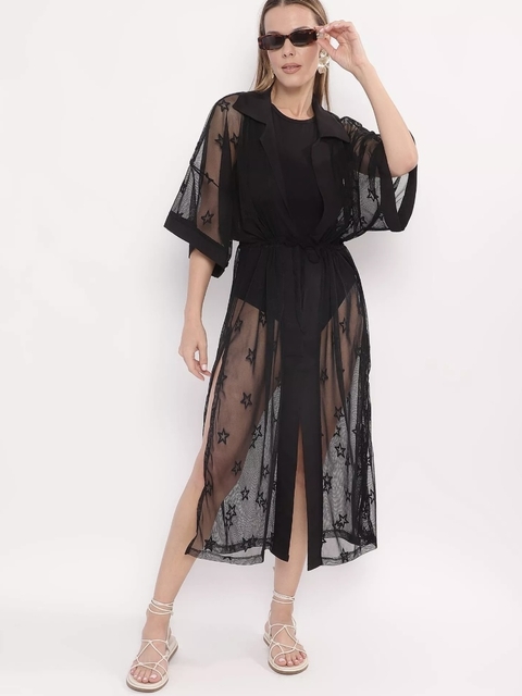 Kimono Preto da Morena Rosa: Estrelas Bordadas, Estilo e Conforto na Revoluse