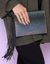 Clutch Osklen Aurora Flat Holográfica com Franjas na  Revoluse