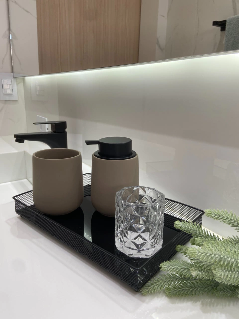 Kit para banheiro 2 peças porta-escova + porta-sabonete bojudo taupe