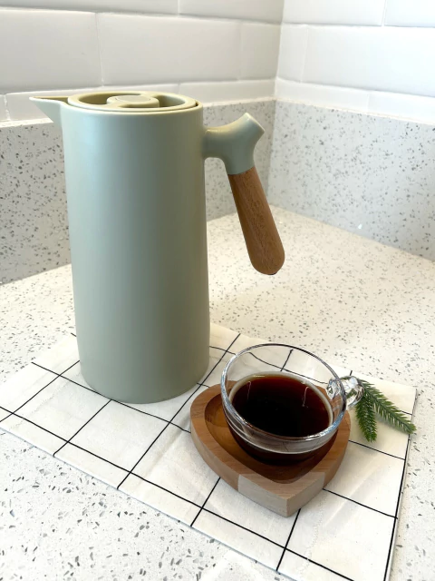 Garrafa térmica plástico c/ cabo madeira nórdica menta 1L - Wolff