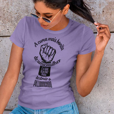 A curva mais bonita de uma mulher é a que ela faz pra destruir o patriarcado - comprar online