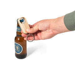 Chaveiro abridor de garrafas em aço inox e bambu - LM CONFECÇÃO LETICIA MARCOCCIA LTDA