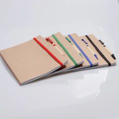 Imagem do Caderno capa em papel Kraft com caneta