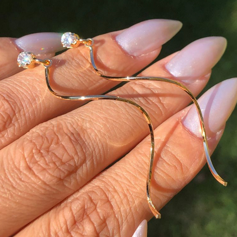 Brinco Ponto de Luz Fio Torcido - Banhando a Ouro 18k