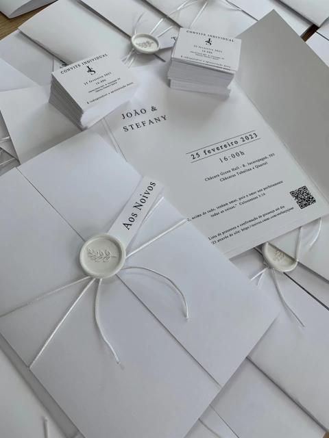 Convite com lacre de cera modelo minimalista - Trevo Papelarte