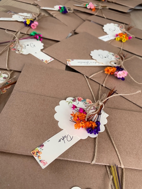 Convite rústico com folhas sempre vivas - Trevo Papelarte