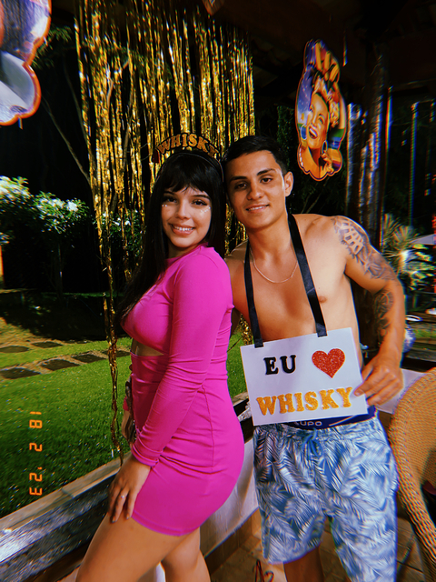 Tiara Whisky + Plaquinha Casal Carnaval