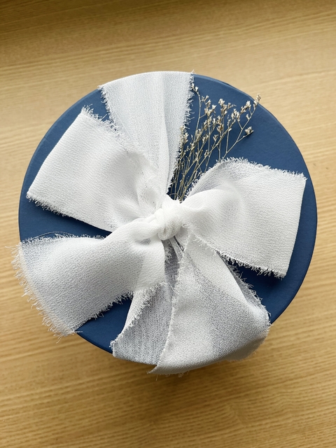 Caixa cartonada redonda para padrinhos na internet