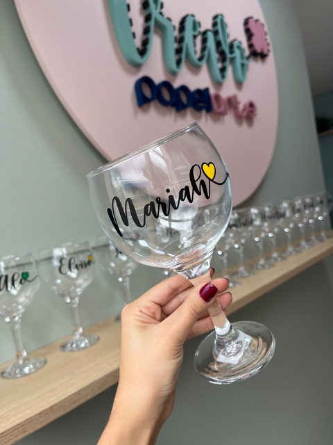 Taça gin vidro 600ml personalizada com nome e coração - Trevo Papelarte