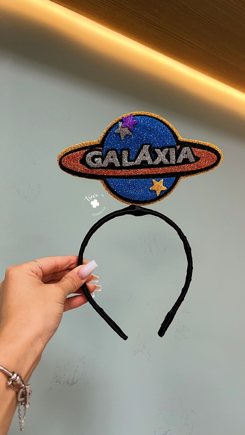 Tiara + Plaquinha Galáxia casal carnaval - comprar online