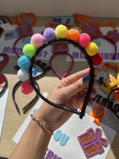 Tiara pompom coloridos - comprar online