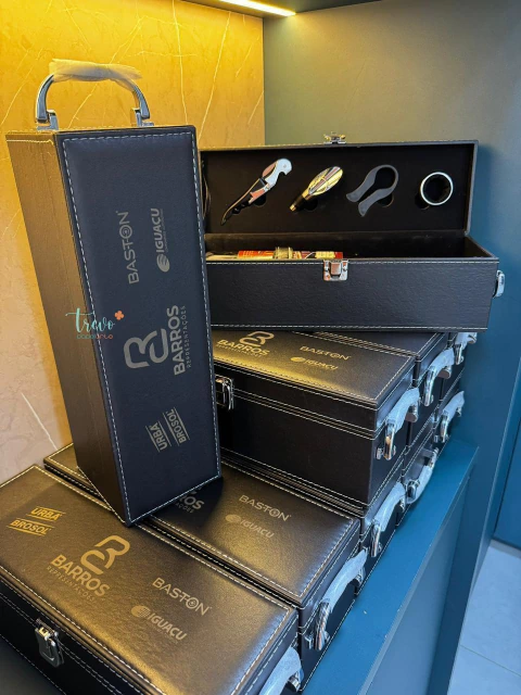 Kit Vinho Caixa Personalizada Couro 4 Peças
