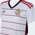 Detalhe da Camisa de Futebol Clube de Regatas do Flamengo II 2 Temporada 23/24 2023 2024 Feminino Feminina de Mulher Branco e Branca Adidas do Mengão Fla Versão Modelo Torcedor de Time com Bordado ou Silk Listras Vermelhas Novo Manto do Ano do Mais Querid
