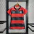 Frente da Camisa de Futebol Clube de Regatas do Flamengo I 1 Temporada 23/24 2023 2024 Feminino Feminina de Mulher Vermelho e Preto Adidas do Mengão Fla Versão Modelo Torcedor de Time com Bordado ou Silk Detalhe Branco Novo Manto do Ano do Mais Querido