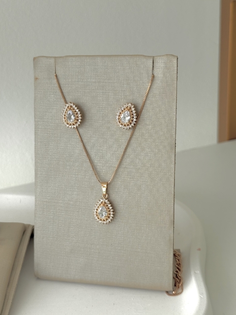 CONJUNTO GOTA CRAVEJADA