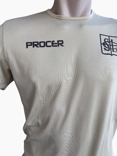 REMERA DE ENTRENAMIENTO DRY FIT / COLOR BEIGE-ARENA