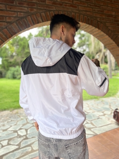 Campera rompeviento hombre combinada