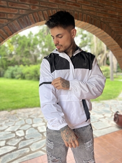 Imagen de Campera rompeviento hombre combinada