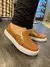 Tênis Slipper Bordado Zíper Caramelo