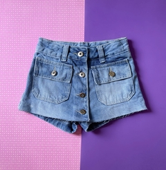 Short saia botões