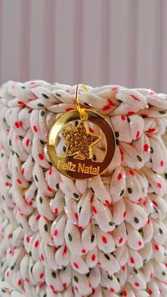TAG NATAL DOURADA COM APLIQUE - Gabriela Oliveira Ateliê 
