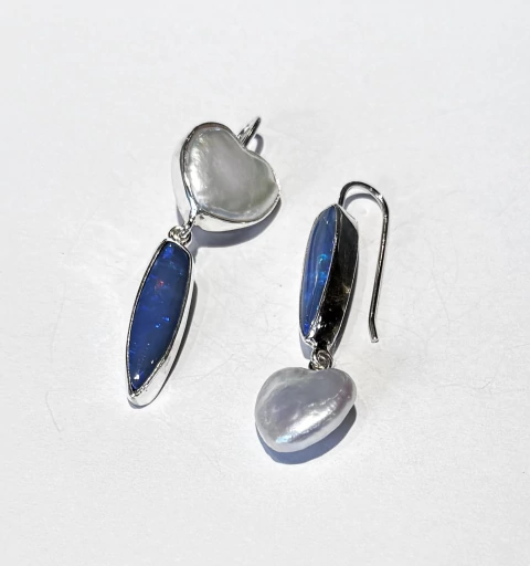 Brincos com opala doublet e pérola