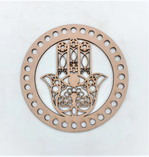 PLACA CROCHE MÃO DE FÁTIMA COM FLOR DE LOTUS 15CM