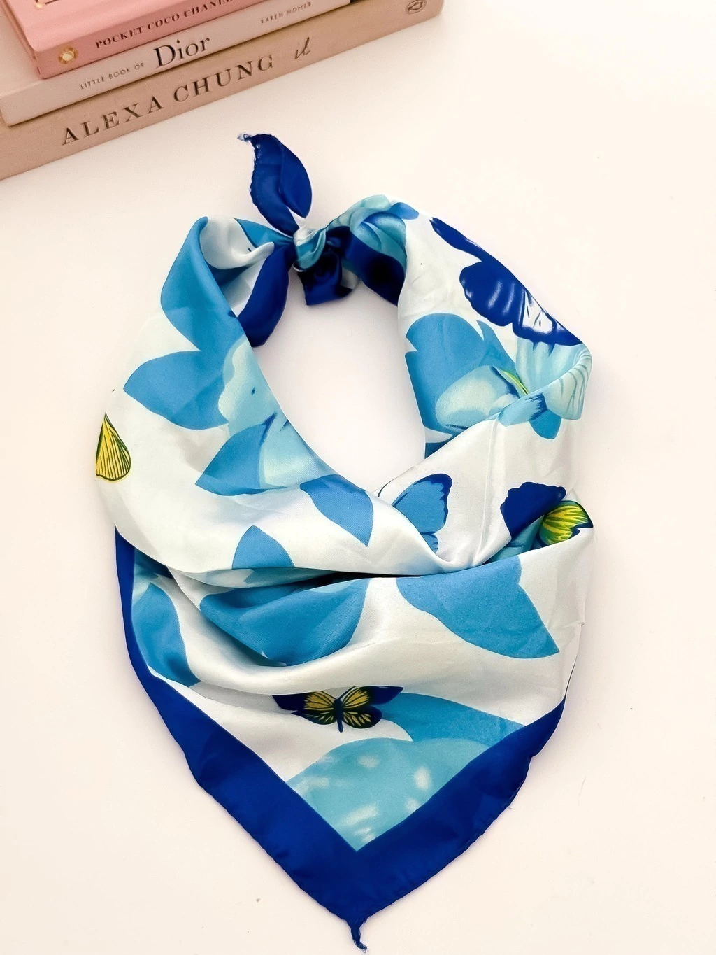Pañuelo XXII Celeste Flores