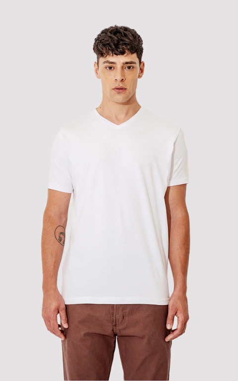 REMERA SLIM FIT BASICA ESCOTE V