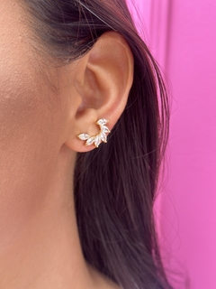 Brinco ear cuff em C gotas zircônia semijoia