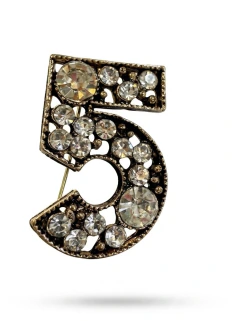 Broche Número 5 Dourado Envelhecido Cravejado 3X2CM
