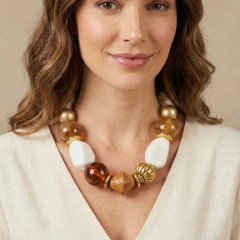 Colar Formas Praiano em Tons de Nude e Dourado 45CM - comprar online