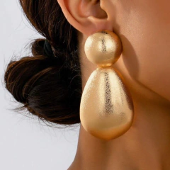 Brinco Maxi Botão Geométrico Dourado - comprar online