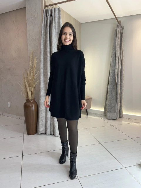 Poncho gola alta em lãzinha - Preto - comprar online