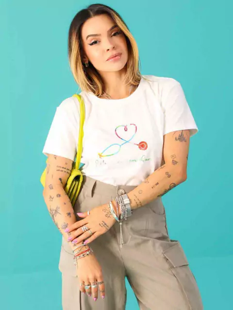 T-Shirt Profissão "Enfermagem por amor"