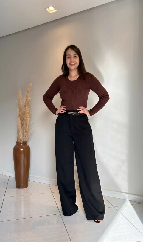 Calça em alfaiataria Pantalona - Preto