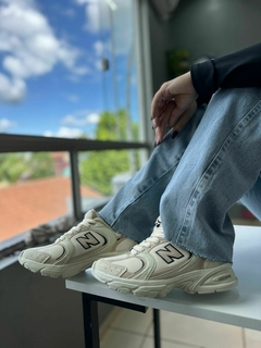 New Balance 530 Off White - comprar online