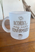 Caneca de vidro fosco com a frase "Acordei mas nada confirmado" e ilustração de uma xícara de café.