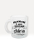 Caneca com a frase "Felicidade é uma escolha diária" em estilo tipográfico.