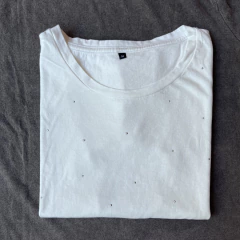 Remeras básicas con strass