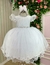 Vestido infantil branco com detalhes em tule e laço na cabeça, ideal para festas, aniversário, batizado, daminha, casamento e ocasiões especiais.